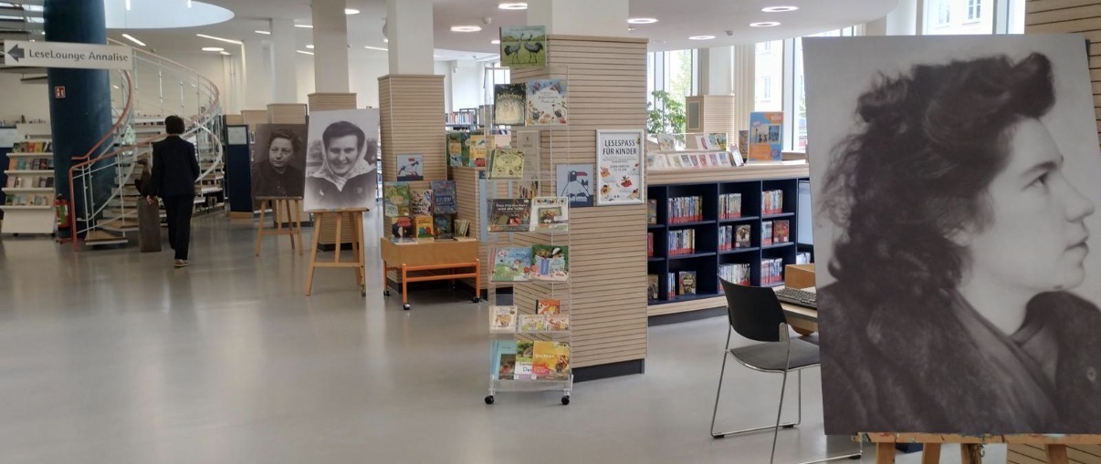 Portrety prezentowane w bibliotece